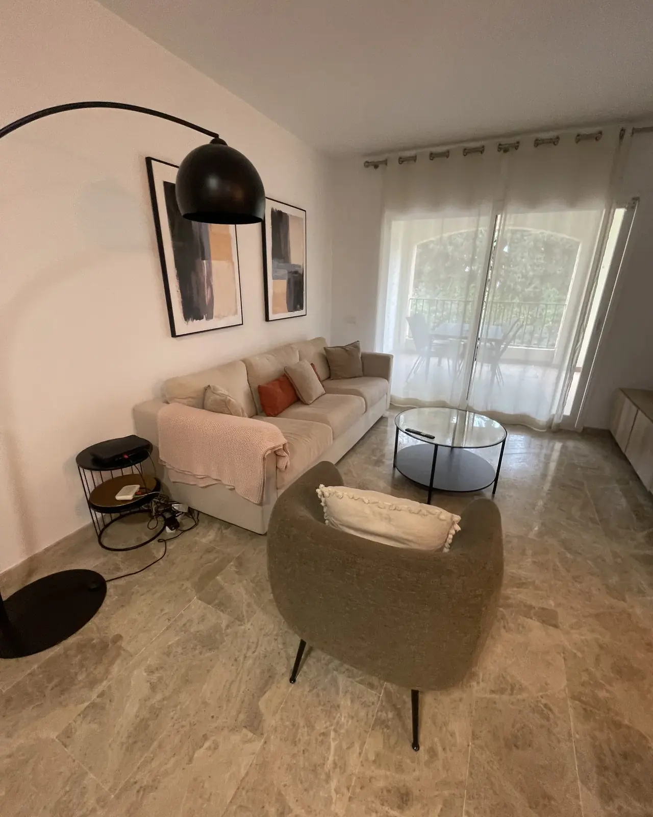 Salón de un apartamento vacacional limpio en Playamar (Torremolinos)